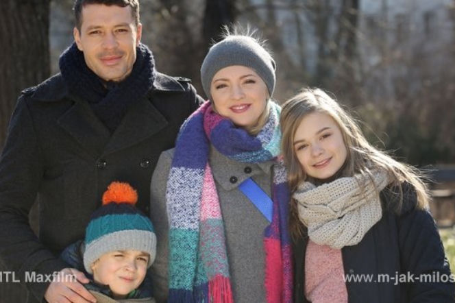 M jak miłość odc. 1148. Joasia (Barbara Kurdej-Szatan), Tomek (Andrzej Młynarczyk), Zosia (Julia Wróblewska), Wojtuś (Feliks Matecki)