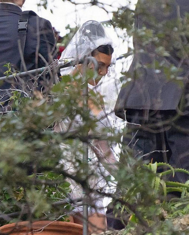 Ta sukienka przejdzie do historii. Kourtney Kardashian poszła w niej do ślubu!