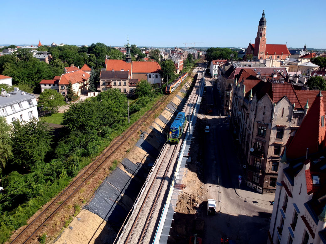 Kraków: Pierwsza lokomotywa przejechała po nowych estakadach kolejowych na Grzegórzkach