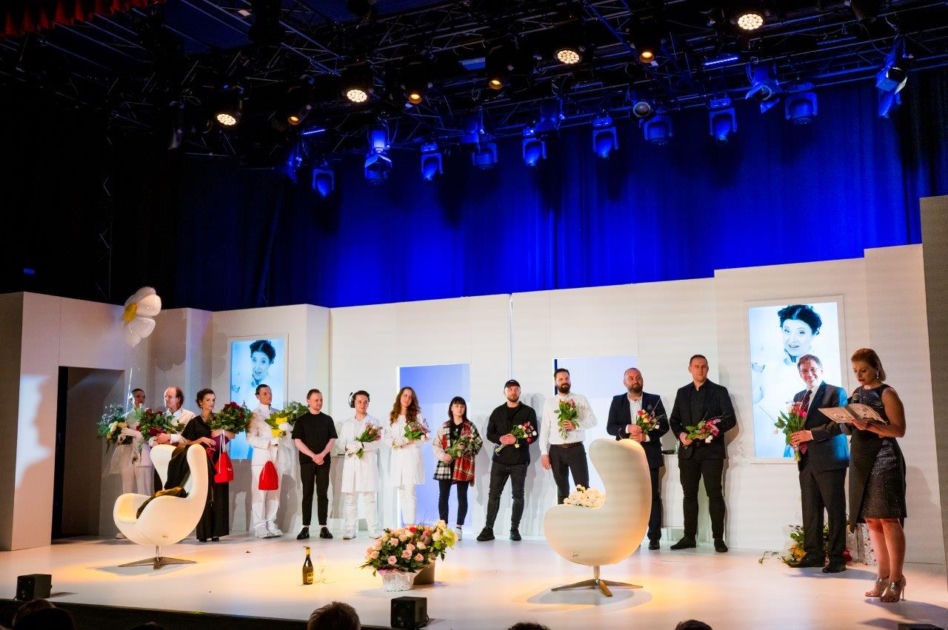 Olga Bończyk i Tomasz Schimscheiner oraz goście premiery sztuki "Planeta 5.0"