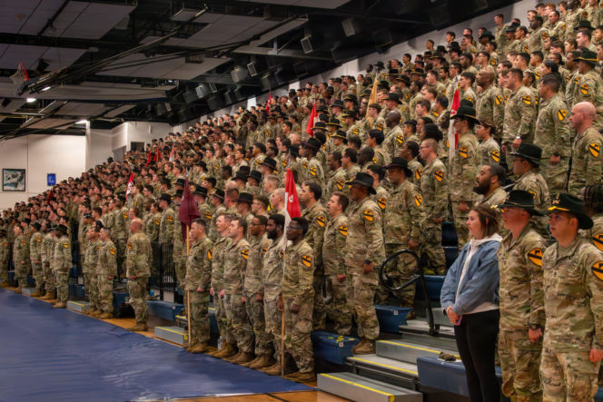 Uroczyste przeniesienia flagi w Fort Hood