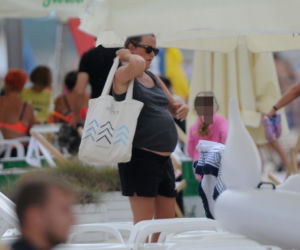 Olga Frycz haftuje na plaży