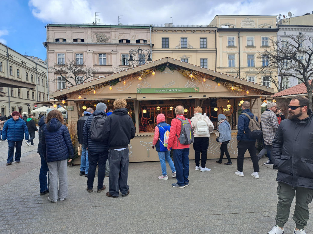 Jedzenie na jarmarku wielkanocnym 2025 w Krakowie