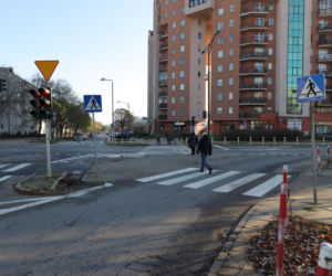 Skrzyżowanie grozy na Bielanach. Codziennie dochodzi tu do niebezpiecznych sytuacji