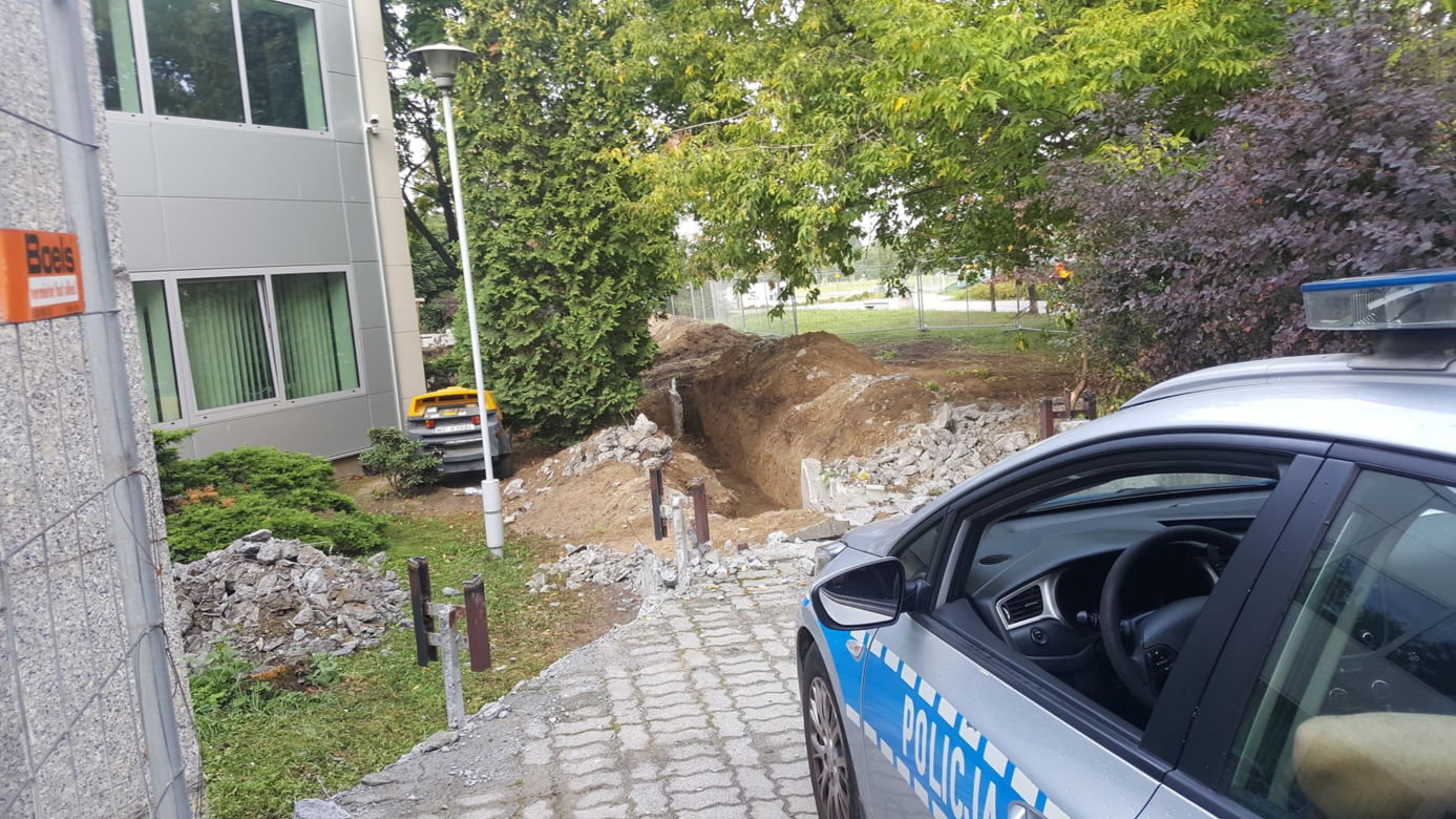 Niewybuch na Ostrobramskiej