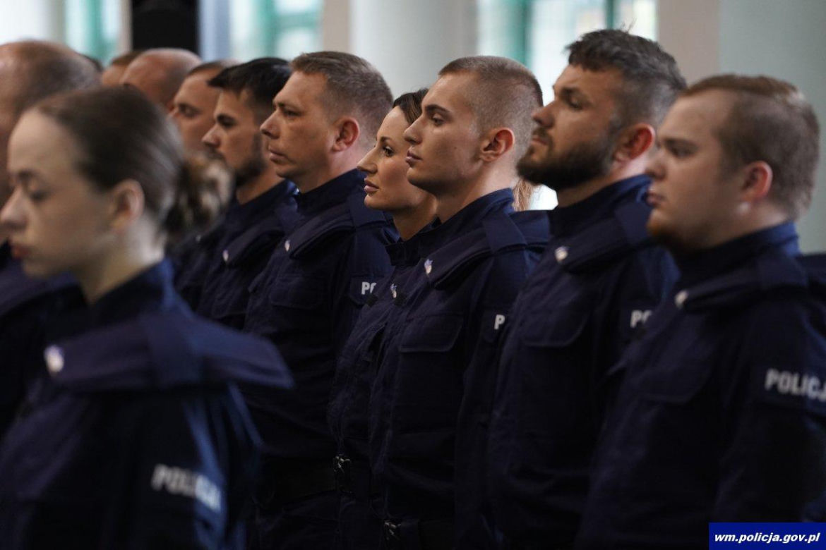 Ślubowanie nowych policjantów w Olsztynie. W szeregi wstąpiło 47 funkcjonariuszy [ZDJĘCIA]
