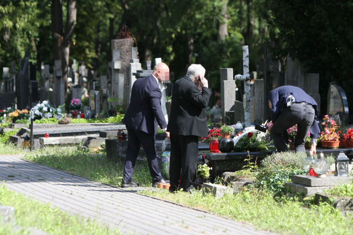 Kaczyński złożył kwiaty na grobie Kornela Morawieckiego 