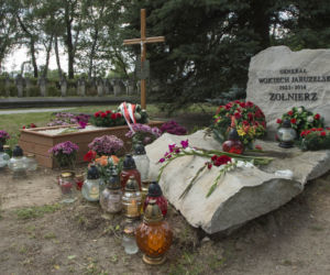 Przeorają groby Jaruzelskiego i Kiszczaka