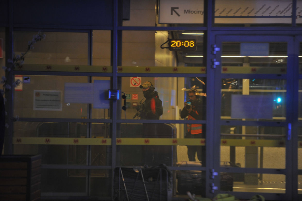 Akcja FBI w warszawskim metrze. Pasażerowie zagrożeni. Co się dzieje?!