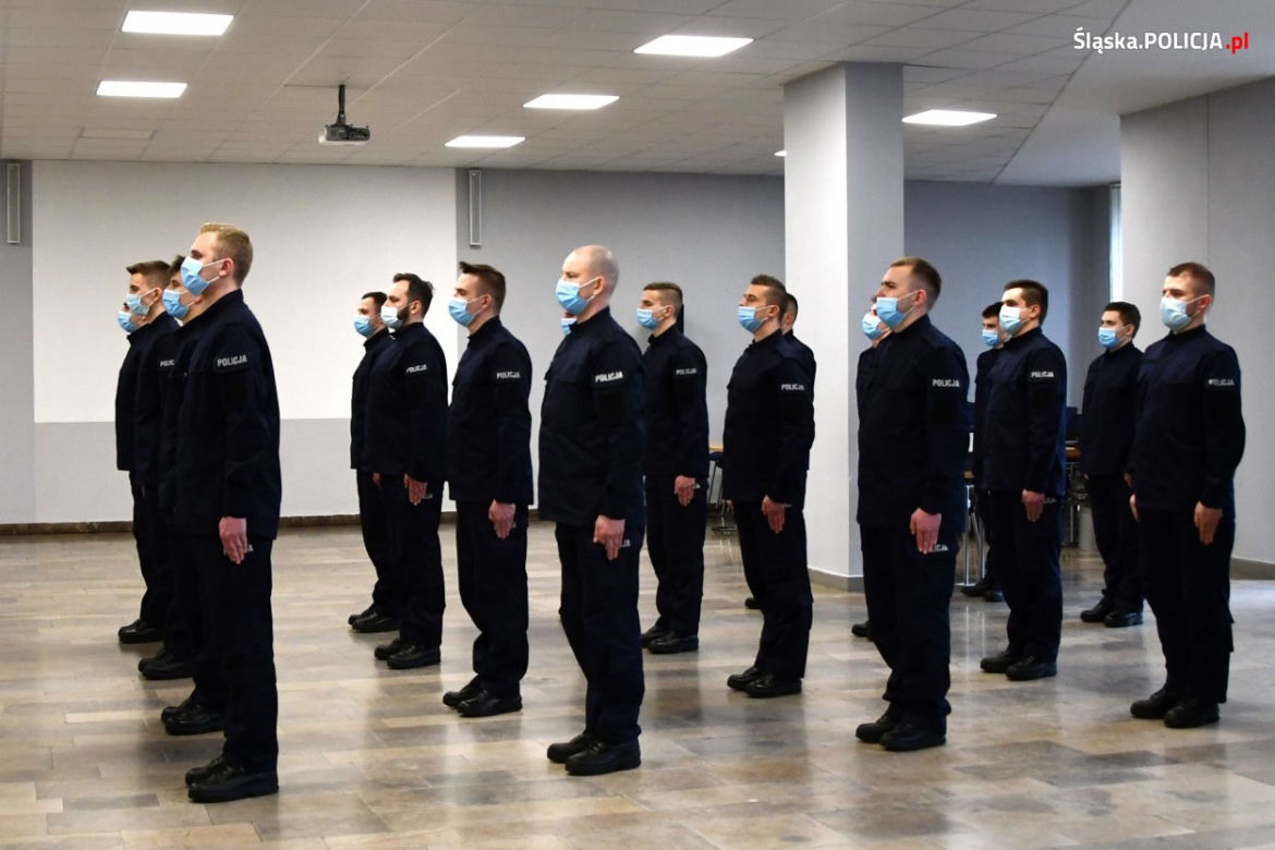Prawie 150 nowych policjantów w Śląskiem. "Będą strzec bezpieczeństwa"