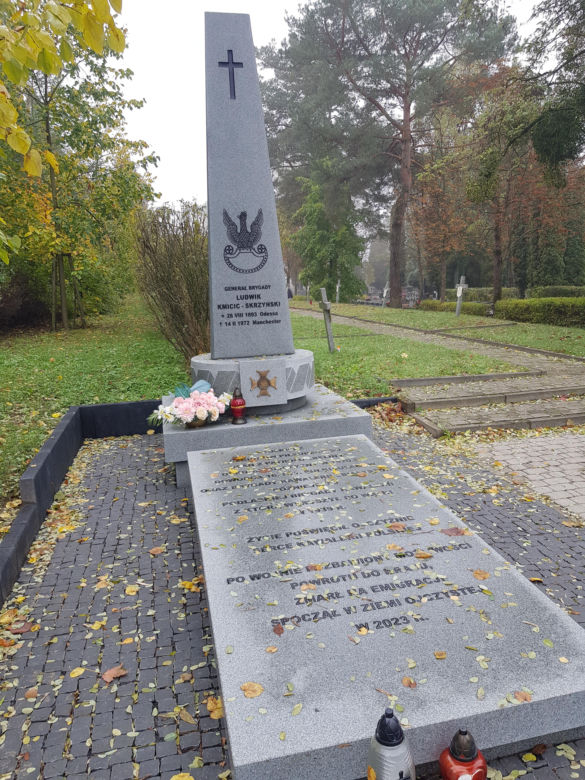 Zrobiliśmy spacer po białostockich nekropoliach. Sprawdź w jakim stanie są nagrobki historycznych postaci [ZDJĘCIA]