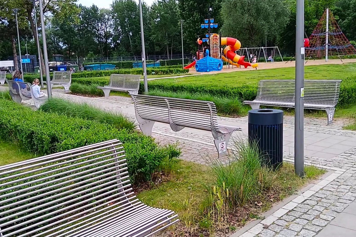 Z ławek na kąpielisku Dąbie śmieje się cała Polska