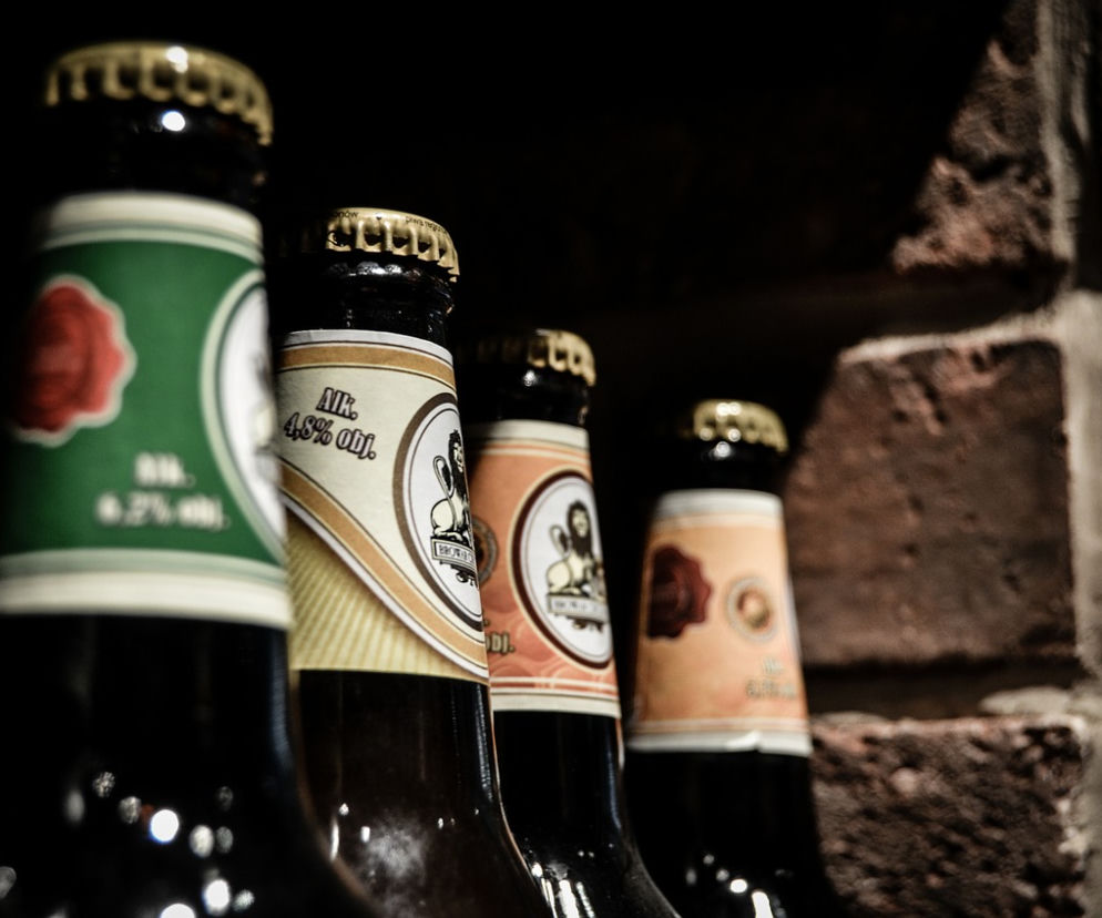 Ukradł z marketu 10 butelek piwa. Dzieci z pobliskiej szkoły rzuciły się w pogoń