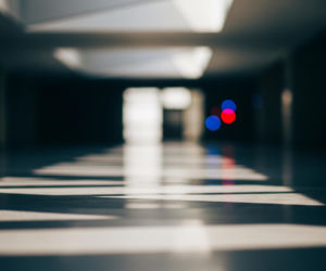 Nagła śmierć fotografa. Co łączyło Adama Chełstowskiego z politykami?