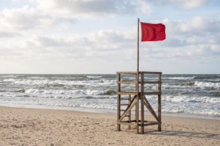 Sinice Pogorzelica. Czy w Pogorzelicy można się kąpać 18.08? Flaga, warunki pogodowe