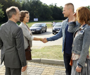 LEKARZE 3. Leon (Jacek Koman), Basia Torzewska (Aleksandra Hamkało), Alicja (Magdalena Różczka), Maks (Paweł Małaszyński)