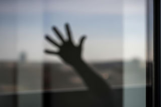 Strzelanina w Krzeszowicach. Kto tak naprawdę celował w okna sąsiadów?