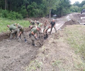 Niezwykłe znalezisko saperów. Sprzątali po powodzi w gm. Bircza i znaleźli samochód [ZDJĘCIA]