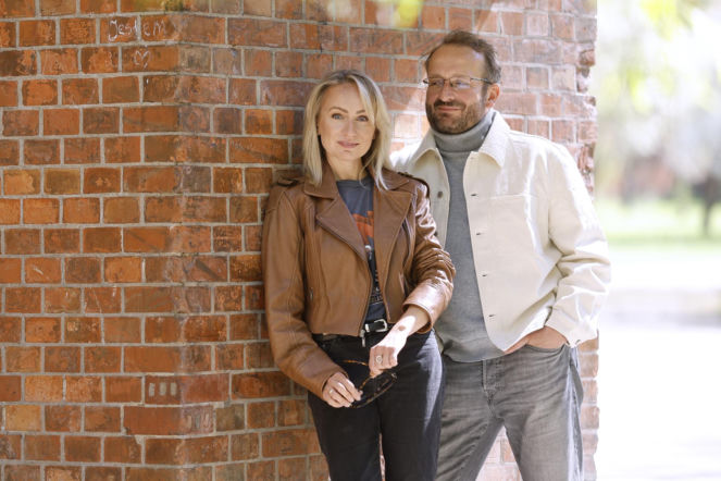 Robert Górski odnalazł szczęście u boku dużo młodszej dziennikarki. Poznali się w nietypowy sposób