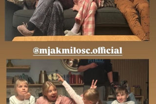 M jak miłość na planie. Lenka (Olga Cybińska), Misiek (Aleksander Bożyk), bliźniaczki