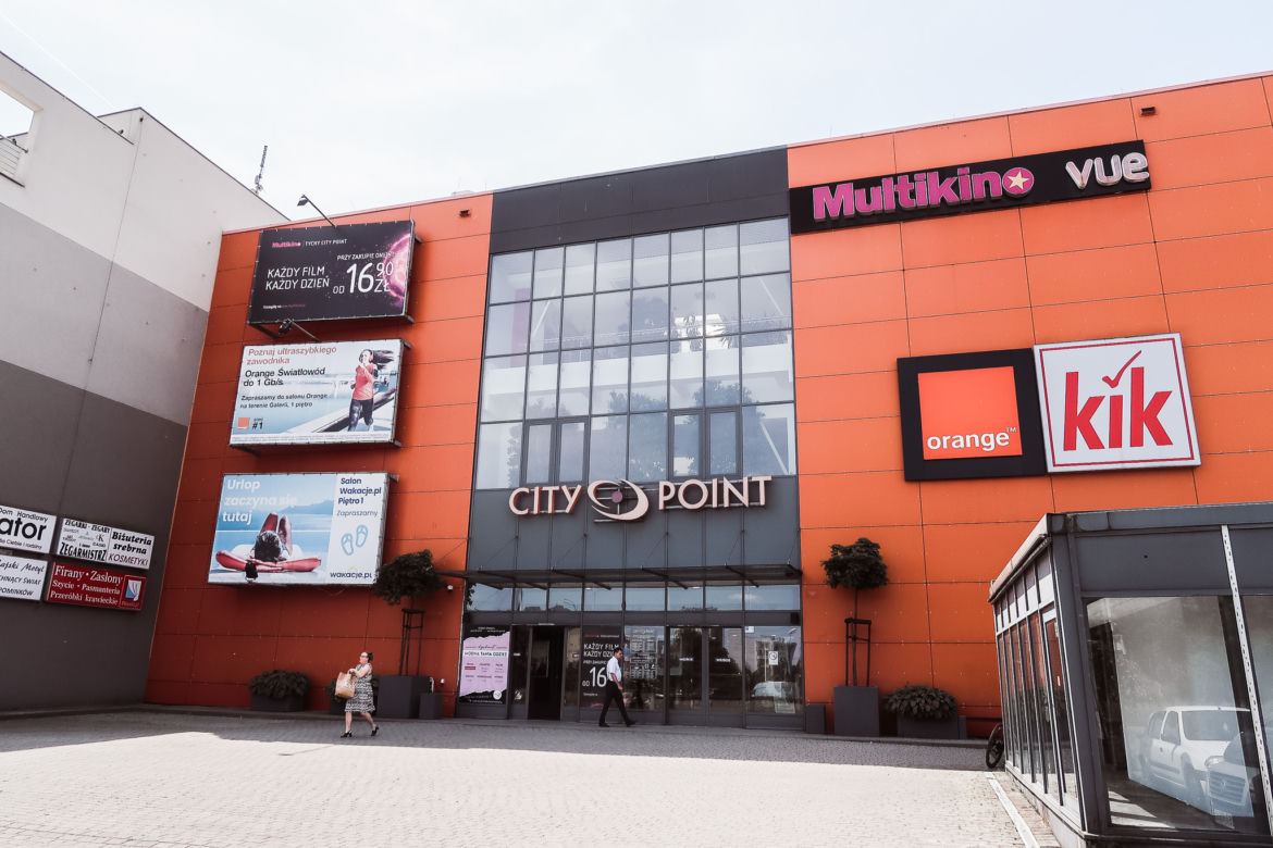 Duże centrum handlowe na sprzedaż. W środku klimat jak z „The Last of Us”