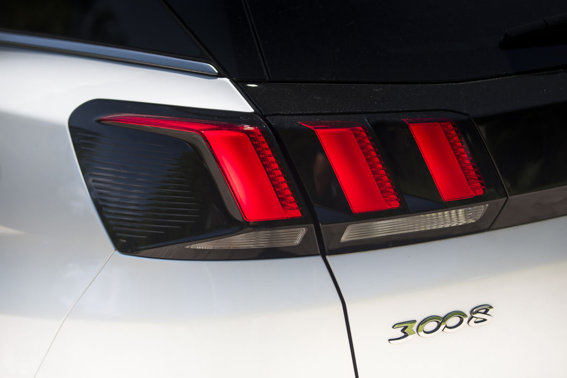 Peugeot 3008 GT HYbrid4 300 KM e-EAT8
