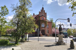 To miasto ma jeden z najpiękniejszych ratuszy w Małopolsce. Jego mieszkańcy od wieków są znani z wielkiej pobożności