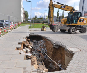Ogromna dziura na parkingu przy ul. Górczewskiej 