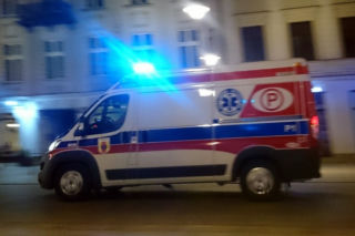 Łódź. Nożownik zaatakował ludzi na Piotrkowskiej. Ugodził w brzuch mężczyznę
