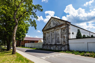 To miasto w województwie łódzkim ma jeden z najpiękniejszych rynków. Zachwyca też zabytkowym ratuszem