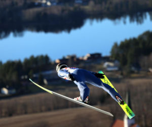 Kacper Tomasiak zaliczył dramatycznie wyglądający upadek w Vikersund