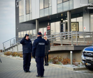 7 nieoznakowanych aut i 3 oznakowane pick-upy. Bielska policja ma 10 nowych radiowozów