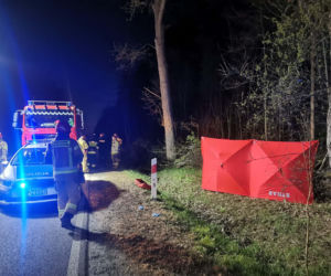 Nastolatek zginął w roztrzaskanym aucie