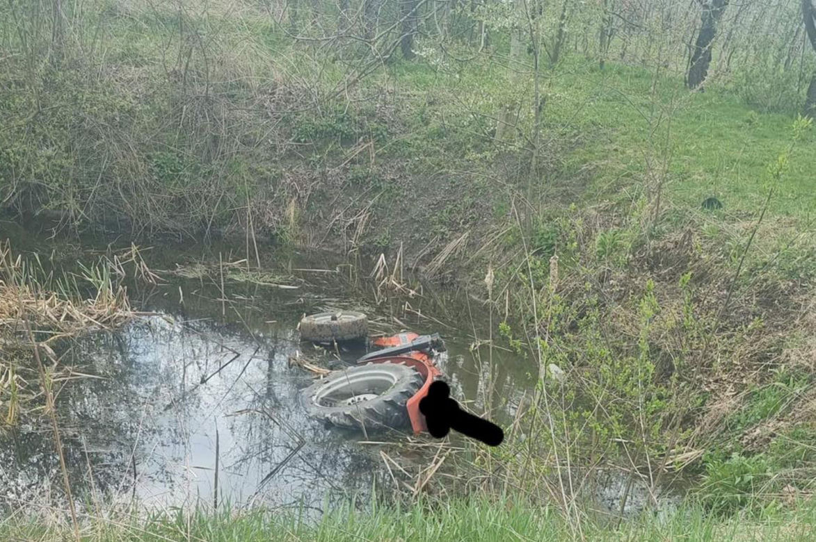 28-letni Ukrainiec zginął pod Garwolinem! Jego ciągnik wjechał do sadzawki [ZDJĘCIA]