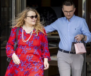 Posłanka Piekarska z Adrianem Witczakiem kupowali bransoletkę