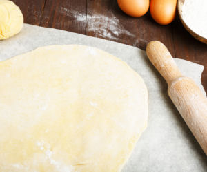 Domowy makaron jajeczny: przepis krok po kroku