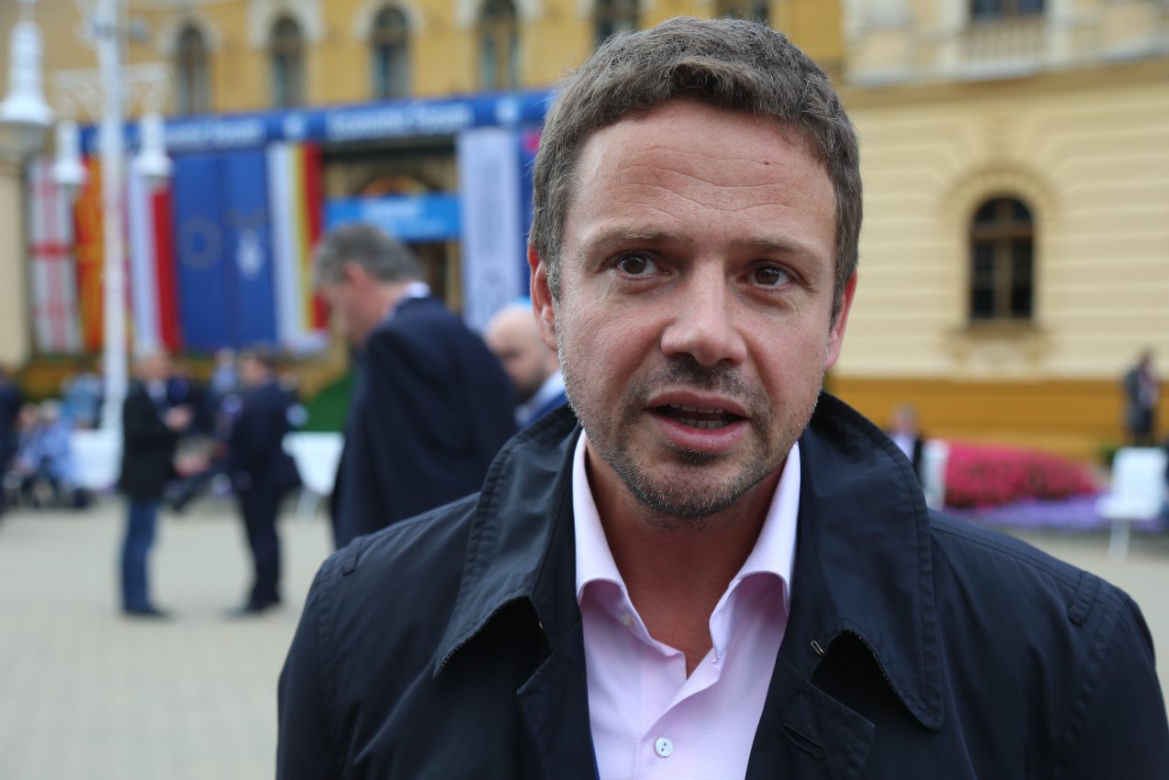 Tak zmieniały się fryzury Rafała Trzaskowskiego