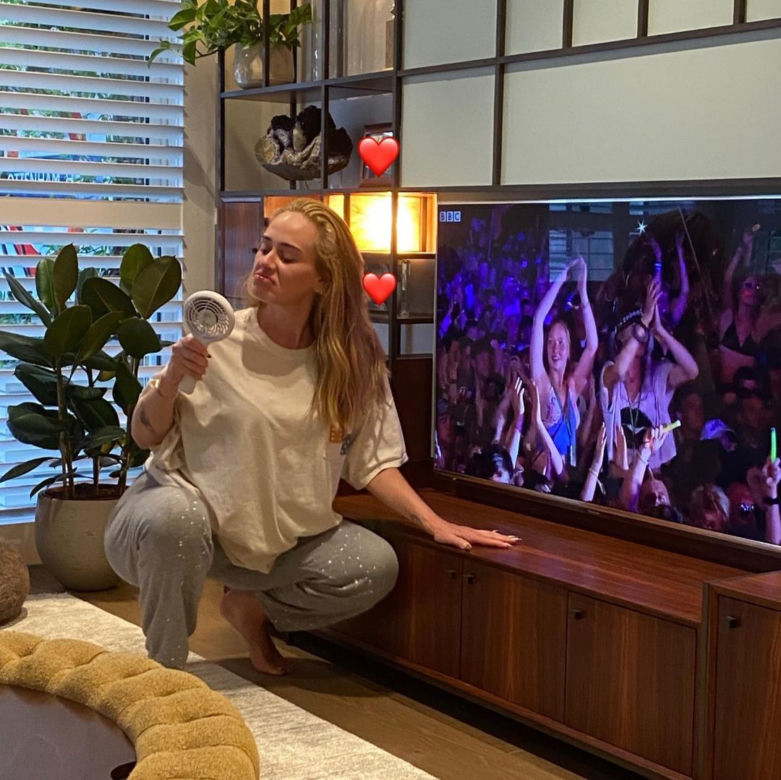Adele odwolała koncerty bo nie chciała fruwać nad basenem na scenie