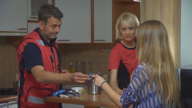 Na sygnale 3 sezon. Wiktor Banach (Wojciech Kuliński), Anna Reiter (Lea Oleksiak), Zosia ((Edyta Bełza)