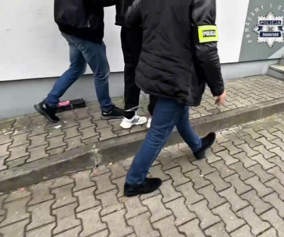 Jedna zła decyzja zniszczyła wszystko. Chciał dać łapówkę policjantom, teraz wyrzucą go z Polski