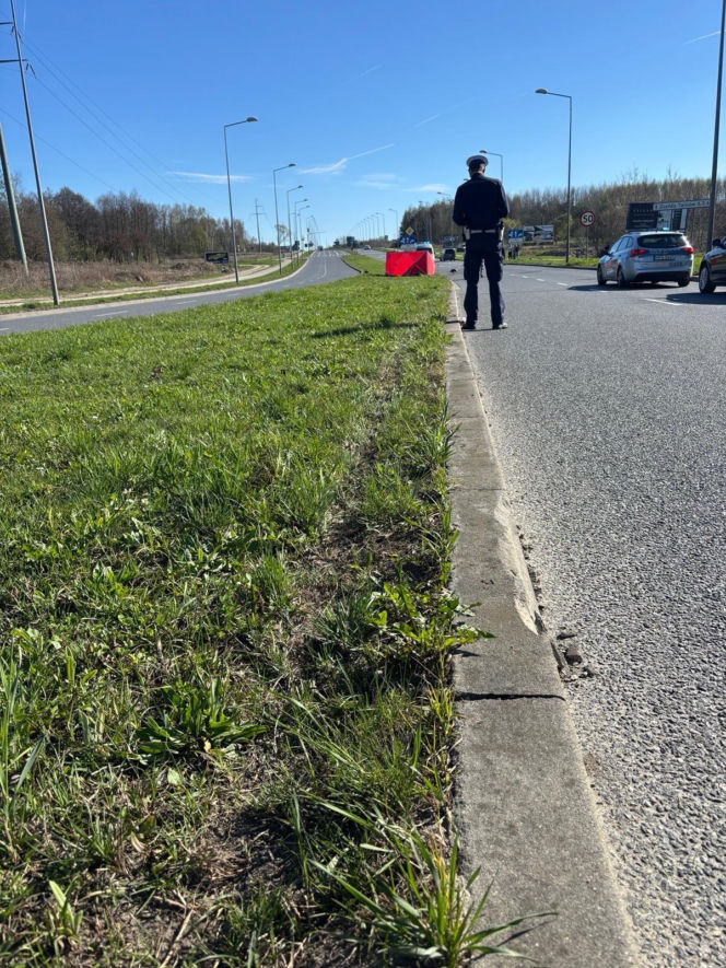 Młody motocyklista zginął po uderzeniu w znak. Koszmarny początek sezonu