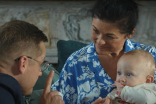 M jak miłość odc. 1903. Antoś (Mark Myronenko), Kinga (Katarzyna Cichopek), Piotrek (Marcin Mroczek)