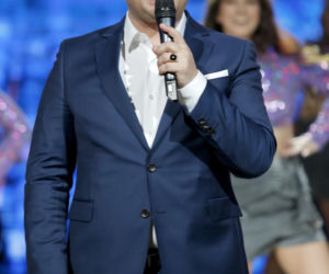 Tak Zenon Martyniuk zmieniał się przez lata. Na początku kariery nosił zupełnie inną fryzurę