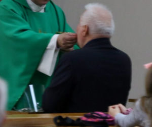 Lech Wałęsa na mszy świętej