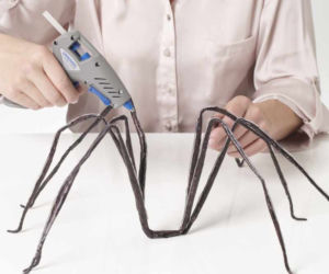 Pająk na Halloween. Krok 11