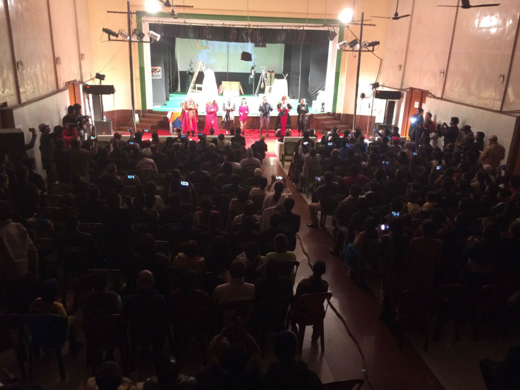 Teatr Dramatyczny zaprezentował "Zemstę" w Indiach