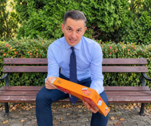 Myrcha sięgnął po pizzę Książula. 12 plasterków salami miało wyjaśnić zmianę prawa