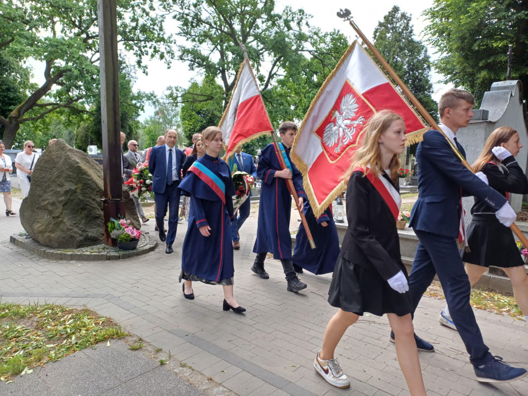 Pamięć o powstańcach żyje w Ostrzeszowie. Ulicami miasta przeszedł Marsz Pamięci [ZDJĘCIA]