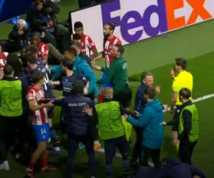 Zadyma podczas meczu Atletico - Manchester City