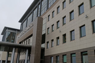 Uciekł z białostockiej prokuratury podczas przesłuchania. Trwa policyjna obława [AUDIO]